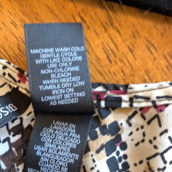 Bisou Bisou Button Detail Sleeveless Blouse - Picture 5 of 5